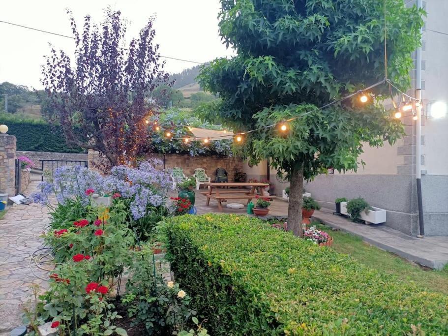 La Flor De Toranzo "Vive Los Valles Pasiegos" Prases Екстериор снимка